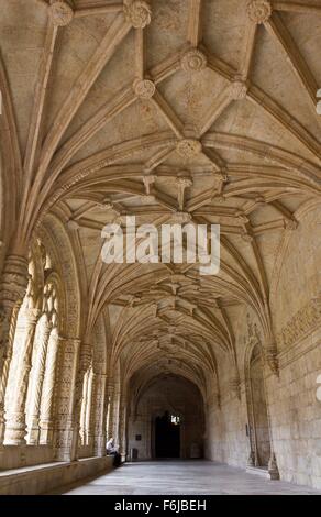 Lisbonne, Portugal - 24 octobre 2014 : Couloir du Monastère des Hiéronymites à Belém quartier de Lisbonne, Portugal Banque D'Images