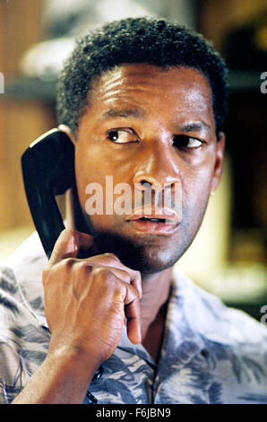 Oct 03, 2003 ; Los Angeles, CA, USA ; acteur Denzel Washington stars comme chef Matt Lee Whitlock dans la MGM Pictures/crime drama 'hors du temps'. Banque D'Images