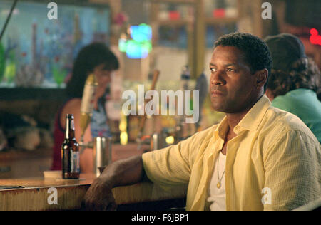 Oct 03 2003 Miami Fl Usa Acteur Denzel Washington Stars Comme Matt Lee Whitlock Et Sanaa Lathan Comme Ann Merai Harrison Dans Hors Du Temps Photo Stock Alamy