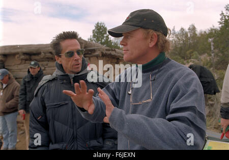 Nov 26, 2003 ; Santa Fe, NM, USA ; producteur Brian Grazer et Ron Howard directeur sur l'ensemble de l'ouest la palpitante "manquant". Banque D'Images