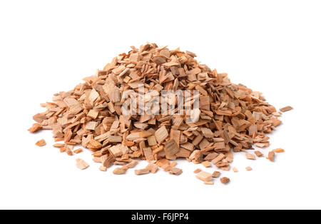 Tas de bois plaquettes fumeurs isolated on white Banque D'Images