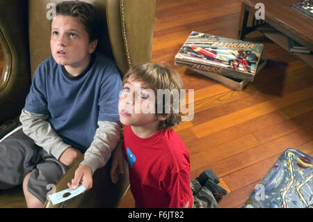 Déc 29, 2004 ; Los Angeles, CA, USA ; Josh Hutcherson et JONAH BOBO star comme Walter Budwing et Danny Budwing dans l 'aventure de science-fiction Zathura' réalisé par Jon Favreau. Date de sortie : 23 novembre 2005. Banque D'Images