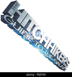 DATE DE SORTIE : Avril 29, 2005. Titre du film : Le Guide du voyageur galactique. STUDIO : Touchstone Pictures. Résumé : quelques secondes avant de la Terre est d'être démolie par un étranger de l'équipe de construction, compagnon Arthur Dent est balayé de la planète par son ami Ford Prefect, un chercheur d'une nouvelle édition de penning Guide du voyageur galactique. Sur la photo : . Banque D'Images