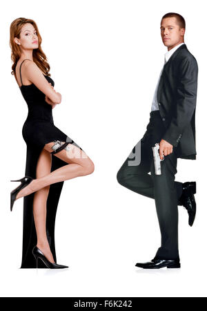 DATE DE SORTIE : Juin 10, 2005 TITRE DE LA VIDÉO : M. et Mme Smith STUDIO : Regency Enterprises Réalisateur : Doug Liman RÉSUMÉ : un couple marié s'ennuie est surpris d'apprendre qu'ils sont tous les deux assassins embauchés par des organismes concurrents à tuer les uns les autres. Sur la photo : travail artistique pour l'affiche de film avec BRAD PITT que John Smith et ANGELINA JOLIE comme Jane Smith. (Crédit Image : c Regency Enterprises/photos) Banque D'Images