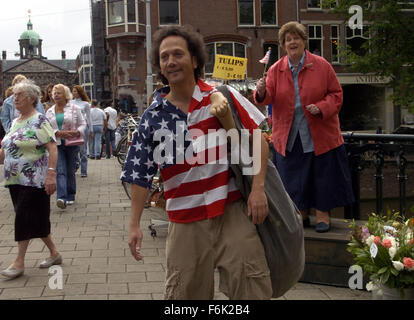 Jul 14, 2005, Amsterdam, Pays-Bas ; acteur Rob Schneider stars comme Deuce Bigalow dans la comédie, 'Deuce Bigalow : Gigalo européenne', réalisé par Mike Bigelow. Qui sortira le 12 août 2005. Crédit obligatoire : Photo par Columbia Pictures. (Ac) Copyright 2005 par courtoisie de Columbia Pictures Banque D'Images