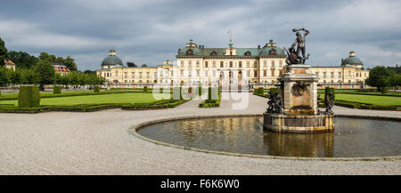 Vue de la façade de Drottningholm Slott (château), Stockholm, Suède Banque D'Images