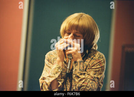 Mar 24, 2006 ; London, England, UK ; acteur LEO GREGORY fidèlement Brian Jones, co-fondateur du groupe rock, 'The Rolling Stones', dans le Stephen Woolley musique/drame biographique réalisé, 'Stoned.' Crédit obligatoire : Photo par numéro 9 Films Ltd.. (C) Copyright 2006 by Courtesy of Number 9 Films Ltd. Banque D'Images