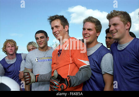 DATE DE SORTIE : Mars 17, 2006. Titre du film : Elle est l'homme. STUDIO : DreamWorks. Résumé : Quand son frère décide d'abandonner pour quelques semaines à Londres, Viola se dirige vers son pensionnat d'élite, se déguise en lui, et passe à l'automne pour l'un de ses coéquipiers de soccer. Photo : ROBERT HOFFMAN comme Justin. Banque D'Images