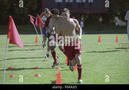 DATE DE SORTIE : Mars 17, 2006. Titre du film : Elle est l'homme. STUDIO : DreamWorks. Résumé : Quand son frère décide d'abandonner pour quelques semaines à Londres, Viola se dirige vers son pensionnat d'élite, se déguise en lui, et passe à l'automne pour l'un de ses coéquipiers de soccer. Photo : ROBERT HOFFMAN comme Justin. Banque D'Images