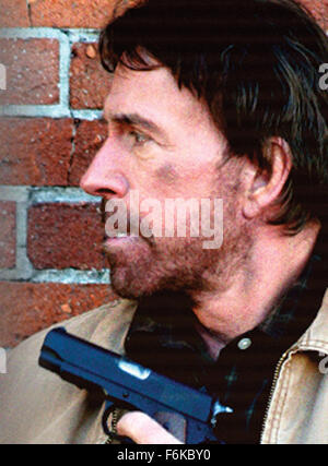 DATE DE SORTIE : Mars 14, 2006. Titre du film : la faucheuse. STUDIOS : Millennium Films. PLOT : Un détective vient à l'aide d'un tailleur de diamants. Sur la photo : CHUCK NORRIS stars comme John Shepherdin. Banque D'Images