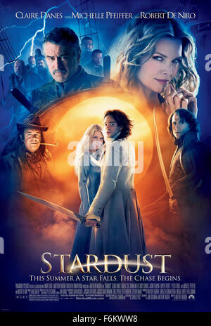 DATE DE SORTIE : 10 août 2007. Titre du film : Stardust. STUDIO : Paramount Pictures. Résumé : Dans une campagne ville limitrophes d'un pays magique, un jeune homme fait une promesse à son bien-aimé qu'il va récupérer une étoile tombée en se lançant dans le royaume magique. Sur la photo : Affiche de film. Banque D'Images