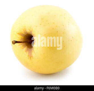 Apple jaune isolé sur fond blanc. Banque D'Images