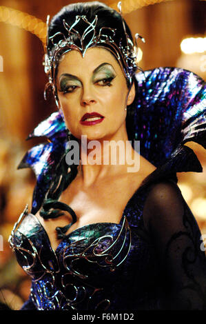 DATE DE SORTIE : Novembre 11, 2007. STUDIO : Walt Disney Pictures. PLOT : un conte de Disney classique entre en collision avec le New York City dans l'histoire d'une princesse de conte du passé qui n'est poussée dans l'actuelle par une reine maléfique. Peu après son arrivée, la princesse Giselle commence à changer son point de vue sur la vie et l'amour après avoir rencontré un bel avocat. Sur la photo : Susan Sarandon. Banque D'Images