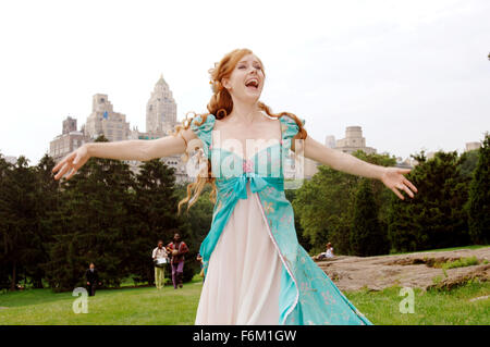 DATE DE SORTIE : Novembre 11, 2007. STUDIO : Walt Disney Pictures. PLOT : un conte de Disney classique entre en collision avec le New York City dans l'histoire d'une princesse de conte du passé qui n'est poussée dans l'actuelle par une reine maléfique. Peu après son arrivée, la princesse Giselle commence à changer son point de vue sur la vie et l'amour après avoir rencontré un bel avocat. Sur la photo : AMY ADAMS. Banque D'Images