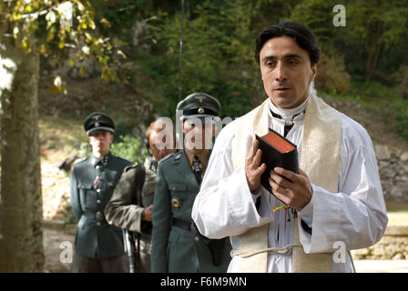 DATE DE SORTIE : Octobre 10, 2008. Titre du film : Miracle at St. Annan. STUDIO : Touchstone Pictures. Terrain : Set en 1944 l'Italie, l'histoire de quatre soldats noirs américains qui se retrouvent piégés dans un village toscan au cours de la DEUXIÈME GUERRE MONDIALE. Sur la photo : MASSIMO DE SANTIS que Franco. Banque D'Images