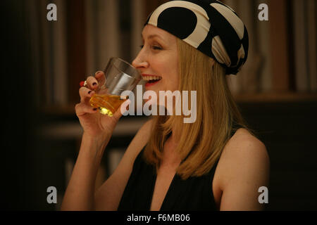 DATE DE SORTIE : Juin 19, 2009 . Titre du film : Tout ce qui fonctionne. STUDIO : Twentieth Century-Fox Film. PLOT : Un excentrique new-yorkais s'emmêle avec une jeune fille du sud. Photo : Patricia CLARKSON comme Marietta Banque D'Images