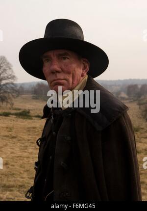 DATE DE SORTIE : 23 décembre 2009. Titre du film : Solomon Kane. STUDIO : Davis-Films. PLOT : un mercenaire qui doit son âme au diable lui-même en luttant contre le mal rachète. Sur la photo : Pete Postlethwaite comme William Crowthorn. Banque D'Images