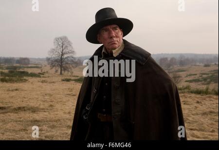 DATE DE SORTIE : 23 décembre 2009. Titre du film : Solomon Kane. STUDIO : Davis-Films. PLOT : un mercenaire qui doit son âme au diable lui-même en luttant contre le mal rachète. Sur la photo : Pete Postlethwaite comme William Crowthorn. Banque D'Images