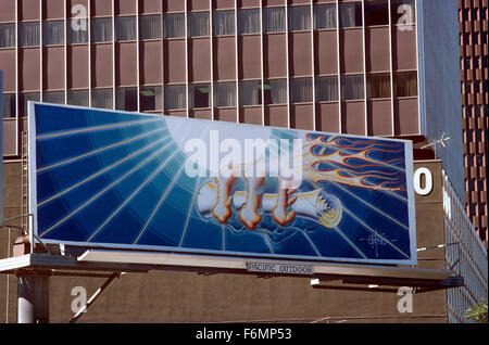 Message 'Imperial' un panneau peint à la main par l'artiste Rick Griffin sur Wilshire Boulevard à Los Angeles dans le cadre d'un projet artistique organisé par les yeux et les oreilles Foundation en 1977 Banque D'Images