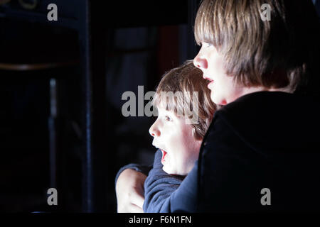 20 août 2012 - Londres, Grande-Bretagne - Dark Skies (2013)..KADAN ROCKETT..DAKOTA GOYO..SCOTT STEWART (DIR). (Crédit Image : c face à face/photos) Banque D'Images