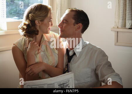 DATE DE SORTIE : Novembre 27, 2015 Title : J'ai vu la lumière STUDIO : Sony Pictures Classics Directeur : Marc Abraham PLOT : une biographie de Hank Williams. Sur la photo : ELIZABETH OLSEN comme Audrey Mae Williams et TOM HIDDLESTON que Hank Williams (Crédit : c Sony Pictures Classics/photos) Banque D'Images