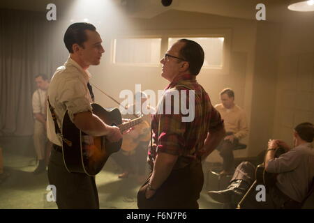 DATE DE SORTIE : Novembre 27, 2015 Title : J'ai vu la lumière STUDIO : Sony Pictures Classics Directeur : Marc Abraham PLOT : une biographie de Hank Williams. Sur la photo : TOM HIDDLESTON que Hank Williams et Bradley Whitford comme Fred Rose (Crédit : c Sony Pictures Classics/photos) Banque D'Images