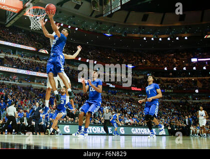 Chicago, Illinois, USA. 17 novembre, 2015. Kentucky Wildcats guard Jamal Murray (23) a l'intérieur pour deux de ses 16 points dans le Kentucky défait Duc 74-63 le mardi 16 novembre 2015 à Chicago, IL © Lexington Herald-Leader/ZUMA/Alamy Fil Live News Banque D'Images