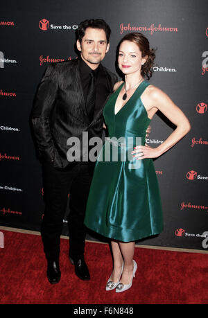 New York, New York, USA. 17 novembre, 2015. Le chanteur de country Brad Paisley et son épouse l'actrice KIMBERLY WILLIAMS PAISLEY assister à la 3e édition du Gala de l'éclairage de Save the Children a tenu à l'Hôtel Plaza. Credit : Nancy/Kaszerman ZUMA Wire/Alamy Live News Banque D'Images