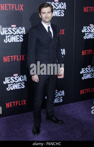 New York, NY, USA. 17 novembre, 2015. Au niveau des arrivées de David Tennant pour MARVEL'S JESSICA JONES de la série d'origine Netflix Premiere, Regal Cinemas E-promenade, New York, NY, 17 novembre 2015. Credit : Abel Fermin/Everett Collection/Alamy Live News Banque D'Images