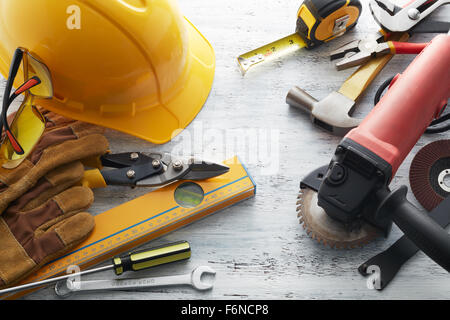 Différents type d'outils on white background Banque D'Images