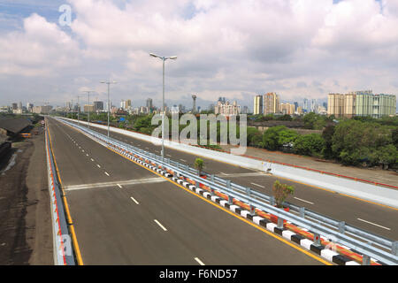 L'autopont de l'autoroute de l'Est, Mumbai, Maharashtra, Inde, Asie Banque D'Images