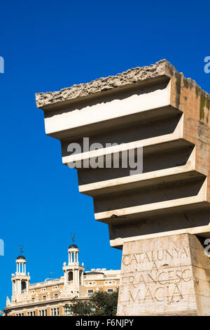 Monument à Francesc Macià leader politique catalane par le sculpteur Josep Maria Subirachs, Plaça de Catalunya. Barcelone, Espagne. Banque D'Images