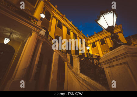 La nuit, le palais de Schönbrunn à Vienne, en Autriche. Banque D'Images