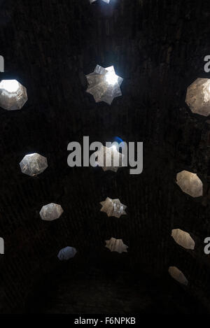 Le banuelo, bains arabes en bon état, dans la vieille ville de Grenade, près de la forteresse de l'Alhambra, Andalousie, espagne. Banque D'Images