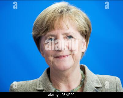 Fichier - une archive photo datée du 10 juillet 2014 montre la Chancelière allemande, Angela Merkel (CDU) au cours d'une conférence de presse à Berlin, Allemagne. Photo : Maurizio Gambarini/dpa Banque D'Images