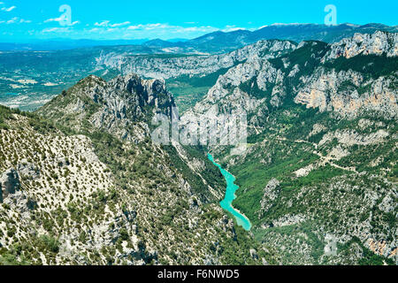 Gorges du Verdon canyon européen et la rivière vue aérienne. Alpes, Provence, France. Banque D'Images