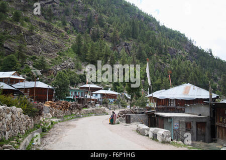 SPITI VALLEY, vue d'Batseri Rakchham Village en allant de Village, Himachal Pradesh, Inde Banque D'Images