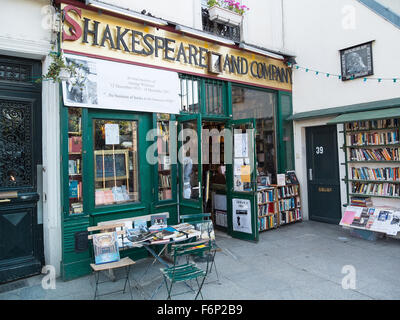 Paris, France-June : 23,2012 célèbre librairie Shakespeare and Company (spécialisé dans la littérature de langue anglaise) Banque D'Images