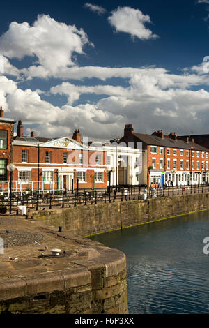 Royaume-uni, Angleterre, dans le Yorkshire, Hull, Princes Dock Street, du patrimoine des bâtiments à quai Banque D'Images