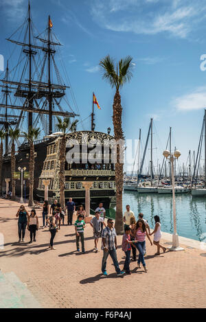 Harbour walk way, Alicane, Espagne Banque D'Images