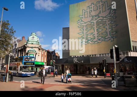 Royaume-uni, Angleterre, dans le Yorkshire, Hull, Jameson Street, maisons de la flotte de pêche 1963 Magasins de mosaic par Alan Boyson sur ancien magasin Co-op Banque D'Images