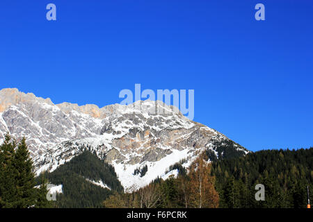 Paysage d'hiver en Autriche Alpes, neige et soleil Snowy winter scene Banque D'Images