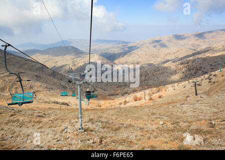 Ascenseur de ski sur le mont Hermon, sur les hauteurs du Golan. Israël. Banque D'Images