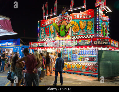 Une programmation à la Pete's Pickles stand. Exposition nationale canadienne (CNE), Toronto, Ontario, Canada. Banque D'Images