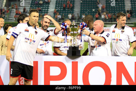 Bangkok, Thaïlande. 18 Nov, 2015. Un match amical avec McDonald's Bataille de la Tour Rouge Legends entre Manchester United bat 3-2 L'équipe Master master de Liverpool au stade national de l'équipe. Credit : Vichan Poti/Pacific Press/Alamy Live News Banque D'Images