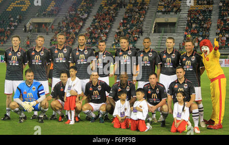 Bangkok, Thaïlande. 18 Nov, 2015. Un match amical avec McDonald's Bataille de la Tour Rouge Legends entre Manchester United bat 3-2 L'équipe Master master de Liverpool au stade national de l'équipe. Credit : Vichan Poti/Pacific Press/Alamy Live News Banque D'Images