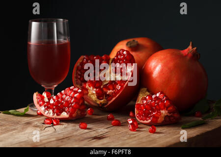 Pomegranate fruit sain nourriture frais encore bio végétarien vie antioxydant juteux Banque D'Images