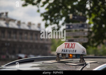 L'enseigne sur le toit de la cabine à Paris Banque D'Images