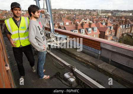 Camden, Londres, Royaume-Uni. 18 Nov, 2015. Occupants de la Camden Mothership Projet sur le toit de la 5-story site dans West Hampstead. Credit : Mark Kerrison/Alamy Live News Banque D'Images