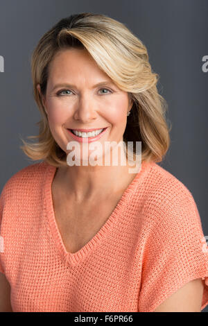 Caucasian woman smiling Banque D'Images